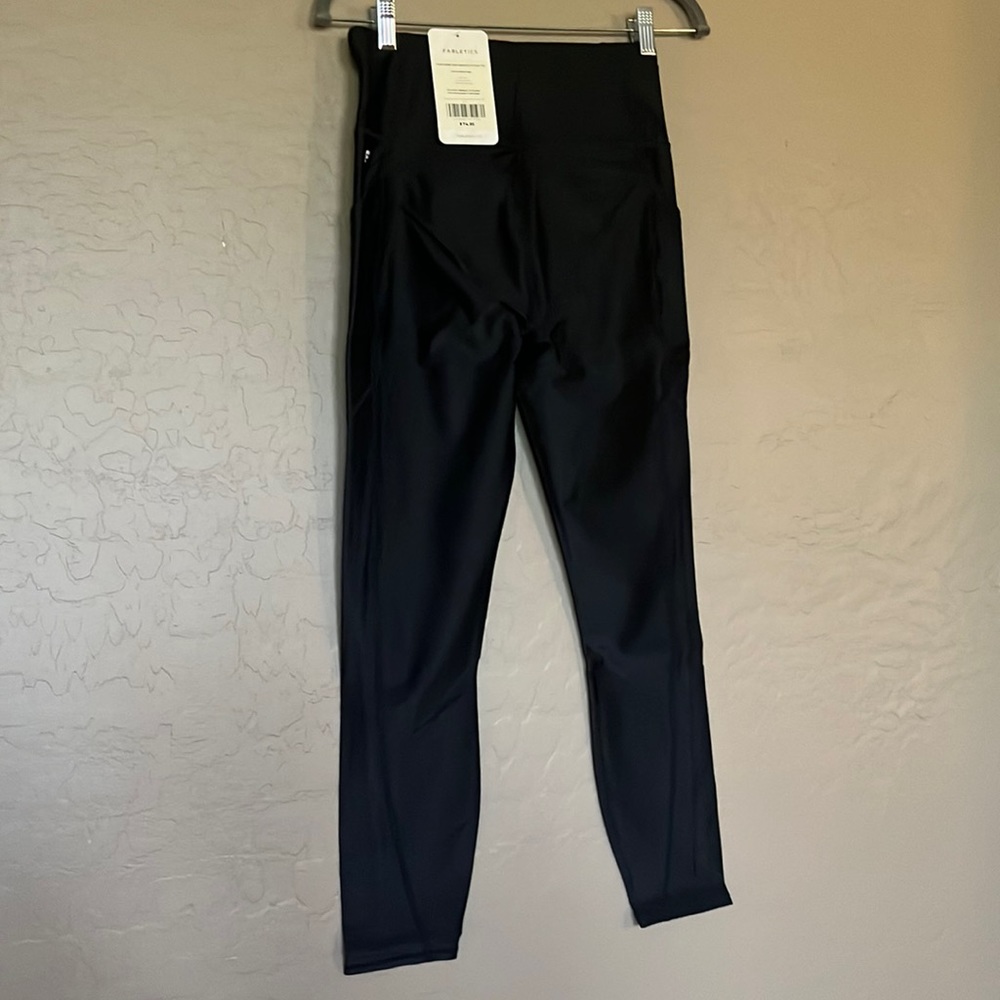 Fabletics oasis high-rise, 7/8 side pocket, leggings, size medium/8